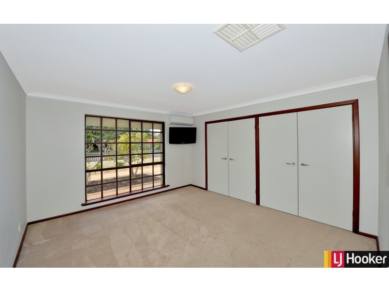 9 Sandalwood Parade, Halls Head WA 6210