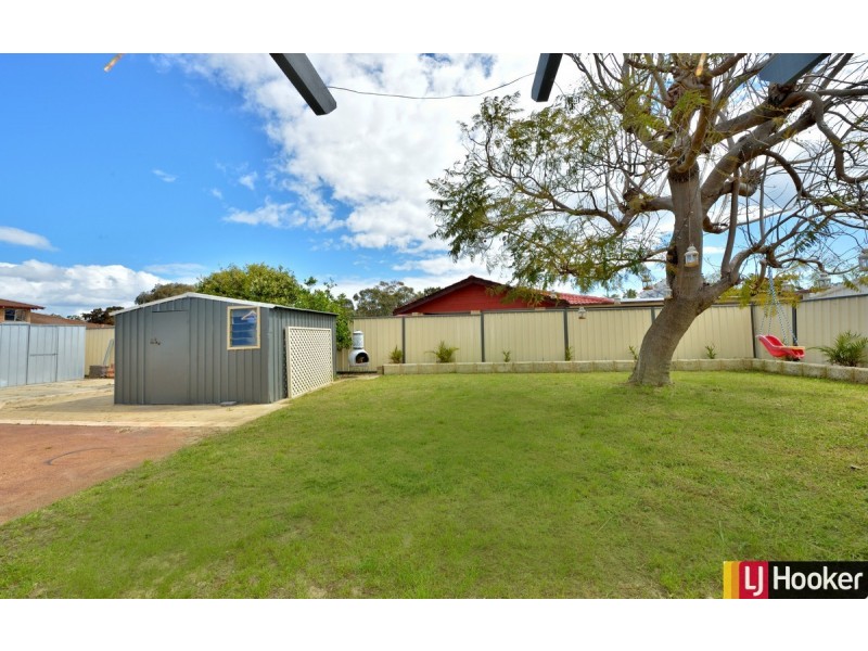 9 Sandalwood Parade, Halls Head WA 6210