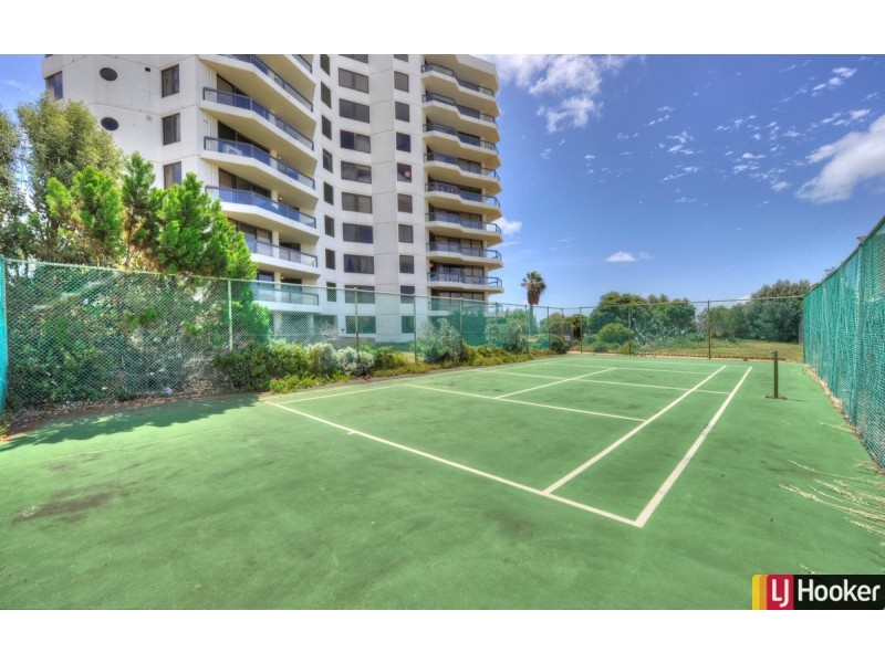 31/6A Valley Road, Halls Head WA 6210
