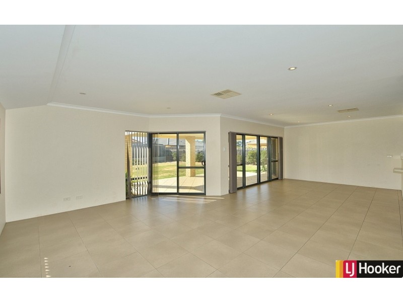 6 Santalum Circus, Halls Head WA 6210