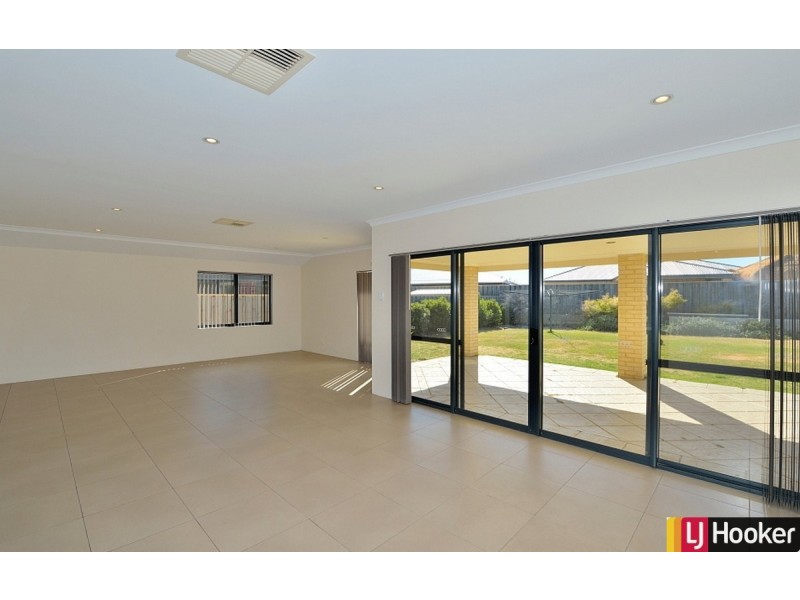 6 Santalum Circus, Halls Head WA 6210