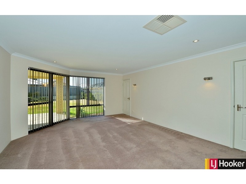 6 Santalum Circus, Halls Head WA 6210