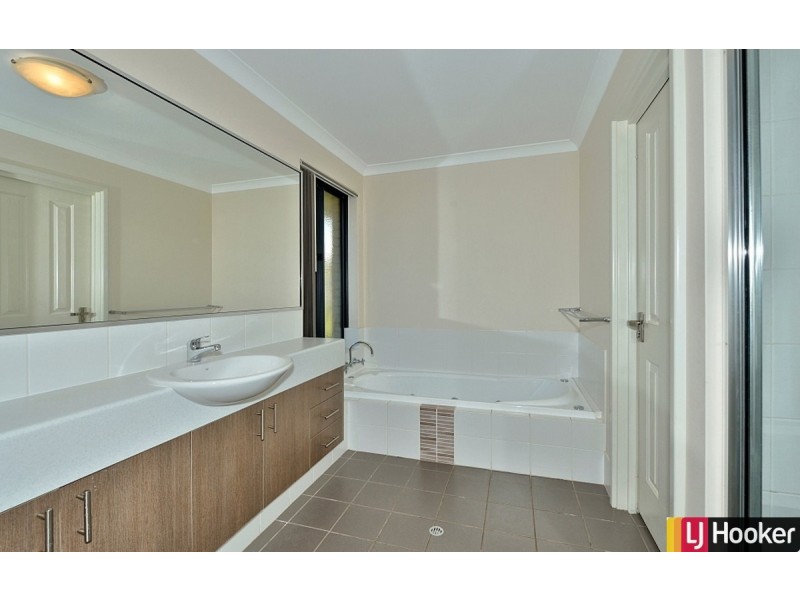 6 Santalum Circus, Halls Head WA 6210