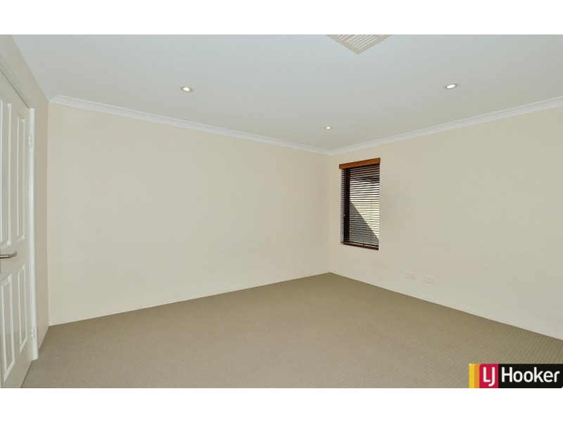 6 Santalum Circus, Halls Head WA 6210