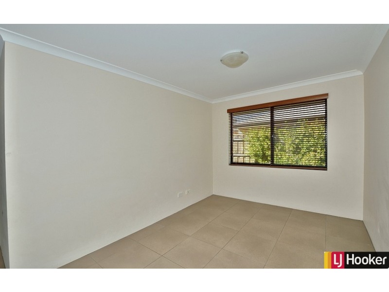 6 Santalum Circus, Halls Head WA 6210