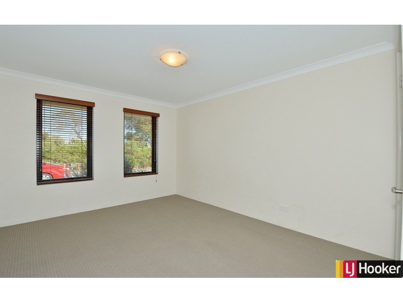 6 Santalum Circus, Halls Head WA 6210