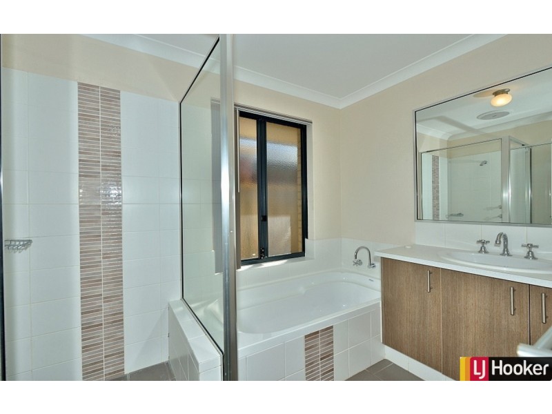 6 Santalum Circus, Halls Head WA 6210