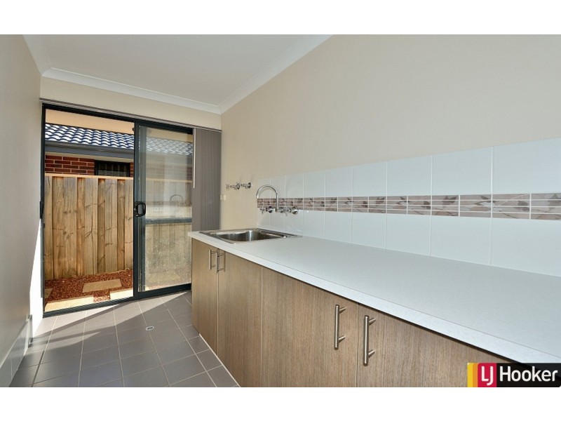 6 Santalum Circus, Halls Head WA 6210
