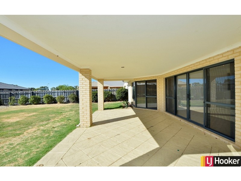 6 Santalum Circus, Halls Head WA 6210