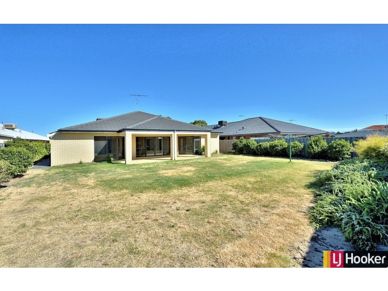 6 Santalum Circus, Halls Head WA 6210