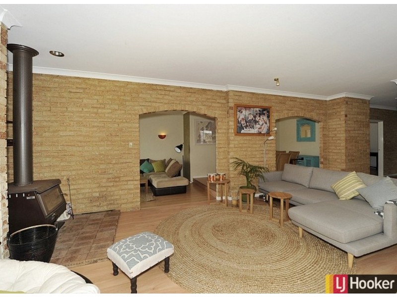 12 Seawind Drive, Silver Sands WA 6210