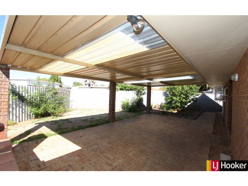 1 Volga Place, Greenfields WA 6210