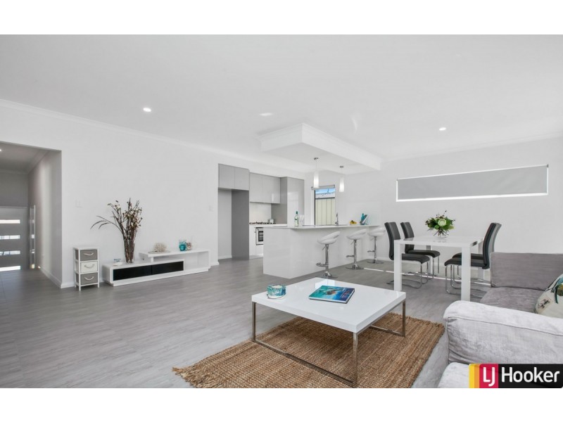 6 Galveston Court, Meadow Springs WA 6210