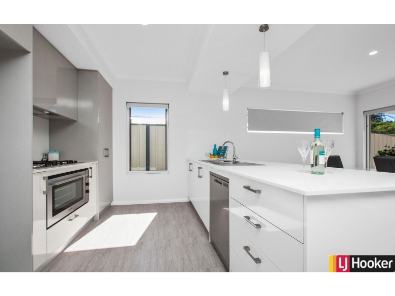 6 Galveston Court, Meadow Springs WA 6210