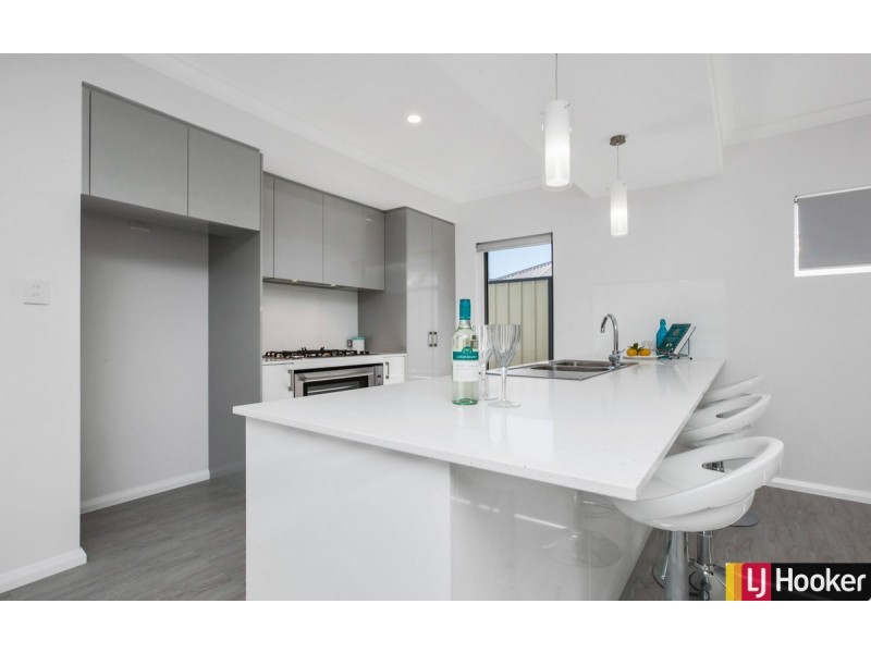 6 Galveston Court, Meadow Springs WA 6210