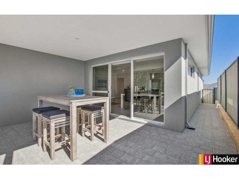 6 Galveston Court, Meadow Springs WA 6210