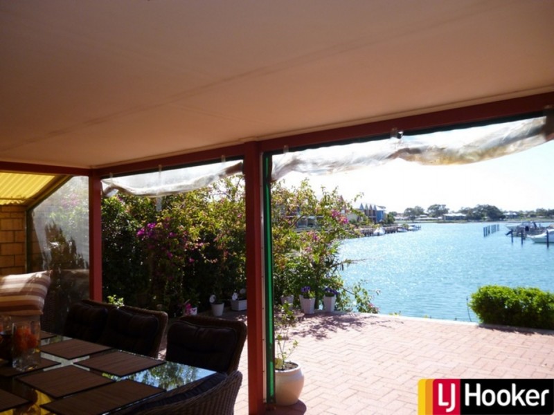 10 Rialto Place, Halls Head WA 6210