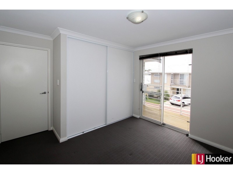 63 Leisure Way, Halls Head WA 6210