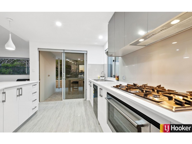 2 Tralee Place, Meadow Springs WA 6210