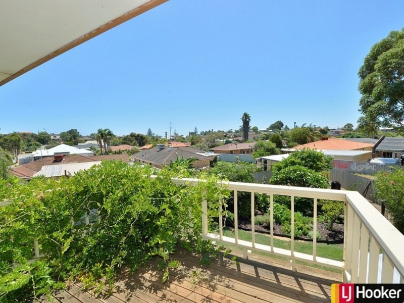 35 Carina Circle, Halls Head WA 6210