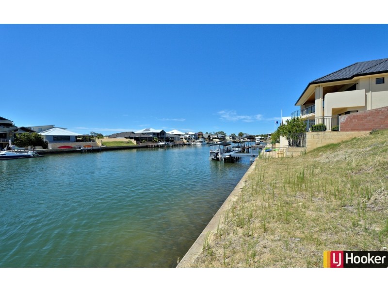 11 Brindabella Crescent, Halls Head WA 6210