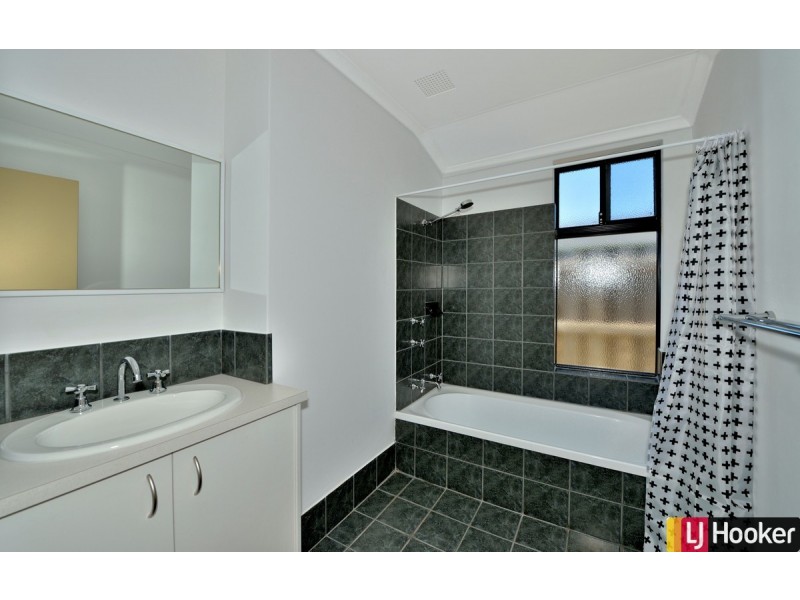 140 Peelwood Parade, Halls Head WA 6210