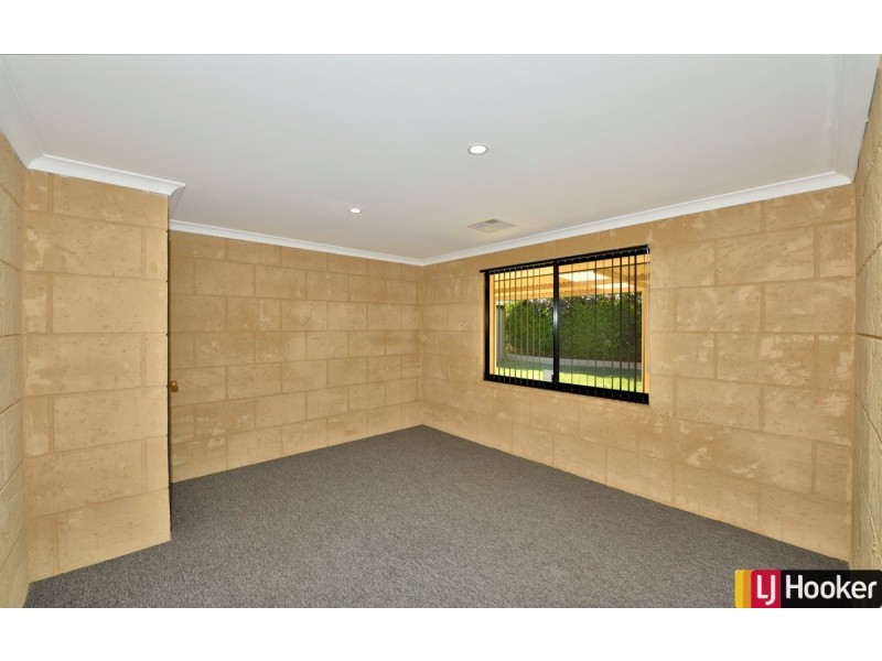 140 Peelwood Parade, Halls Head WA 6210