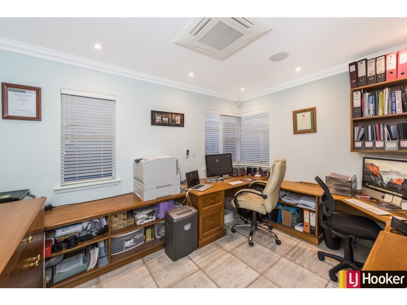 31 Ragamuffin Point, Halls Head WA 6210