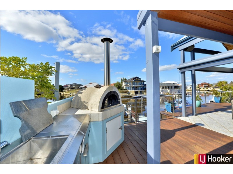 31 Ragamuffin Point, Halls Head WA 6210