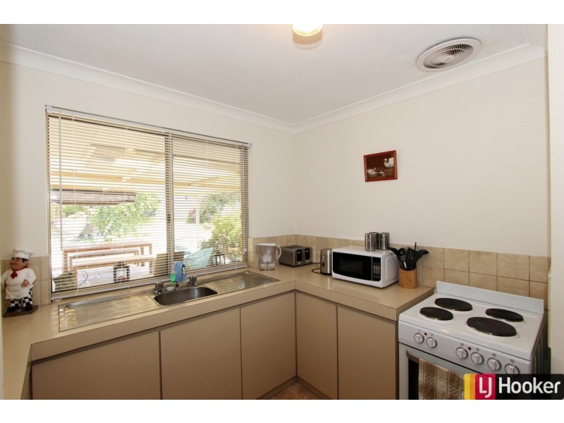 15 Balmoral Parade, Halls Head WA 6210