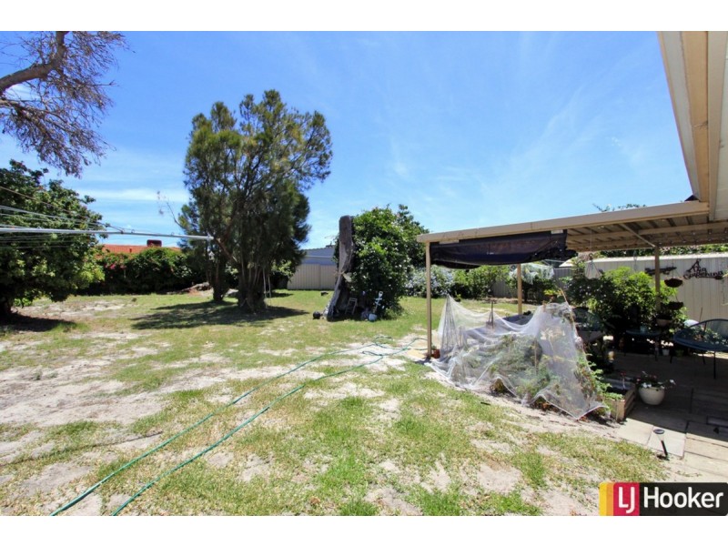 15 Balmoral Parade, Halls Head WA 6210