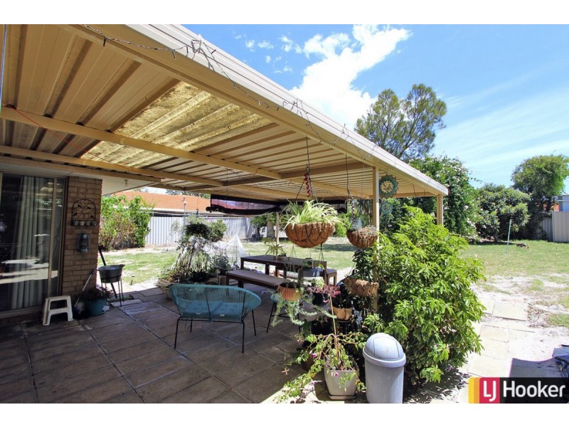 15 Balmoral Parade, Halls Head WA 6210