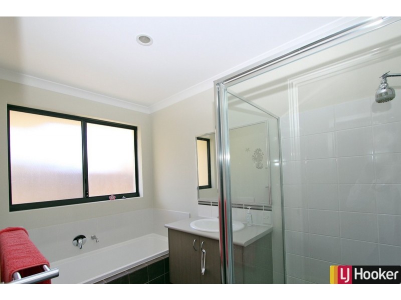 13 Sugarwood Terrace, Halls Head WA 6210