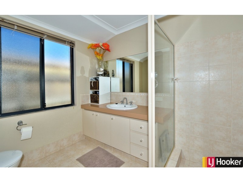 8 Tingle Way, Halls Head WA 6210