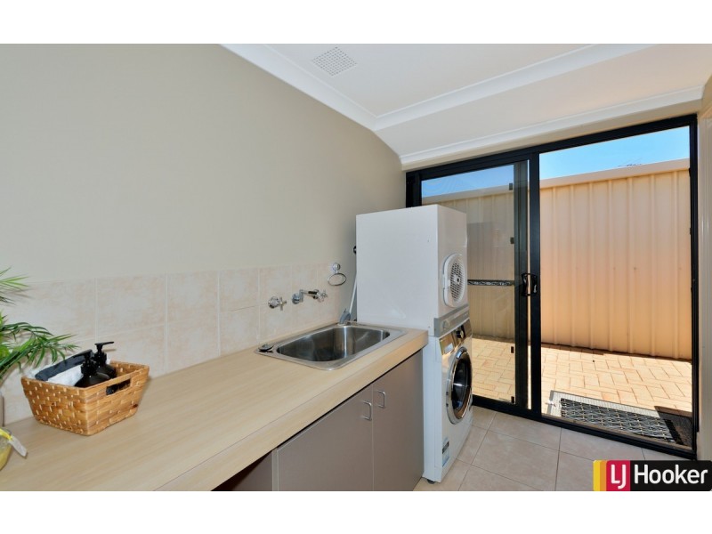 8 Tingle Way, Halls Head WA 6210