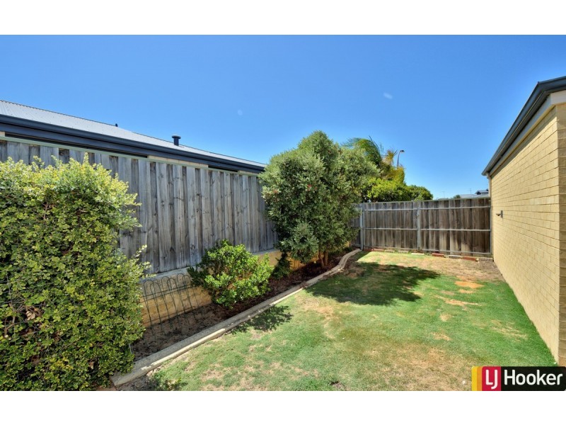 8 Tingle Way, Halls Head WA 6210