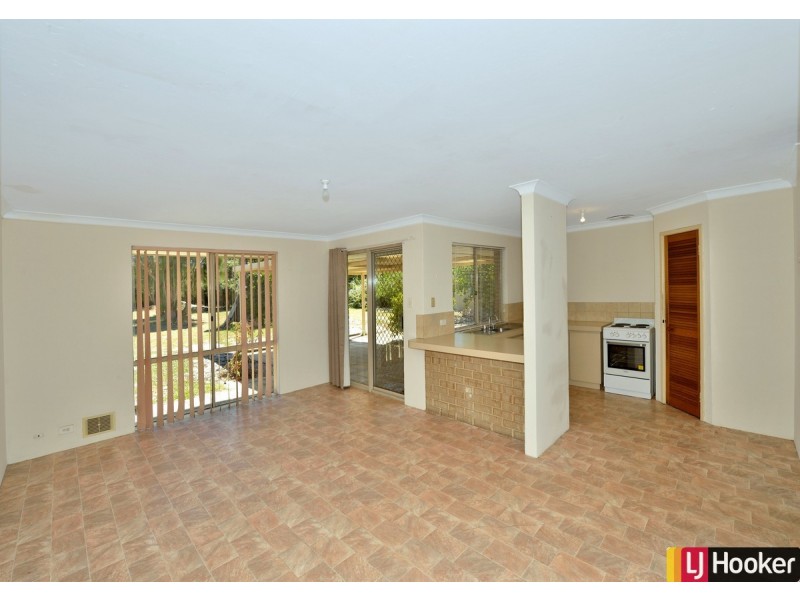 15 Balmoral Parade, Halls Head WA 6210