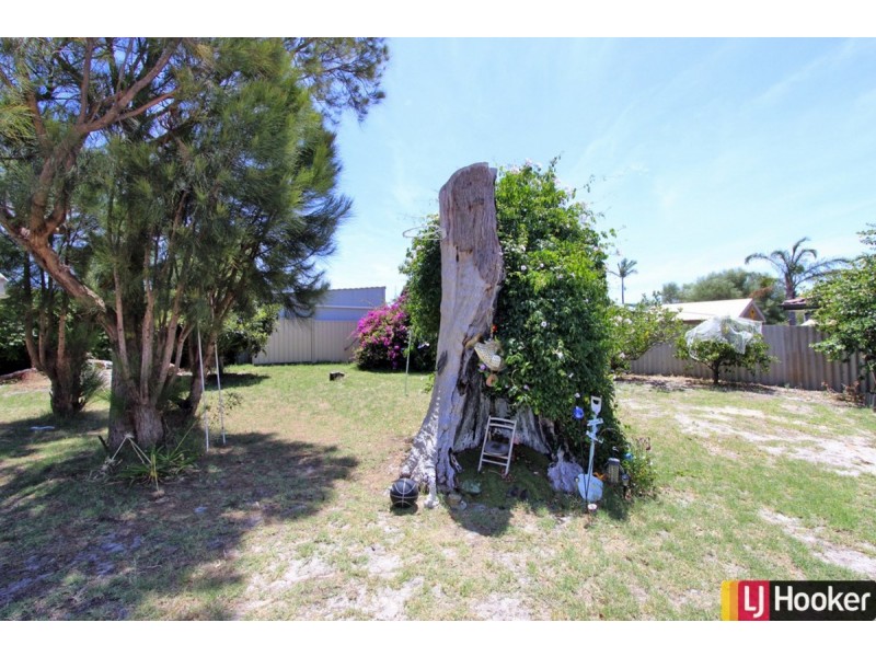 15 Balmoral Parade, Halls Head WA 6210