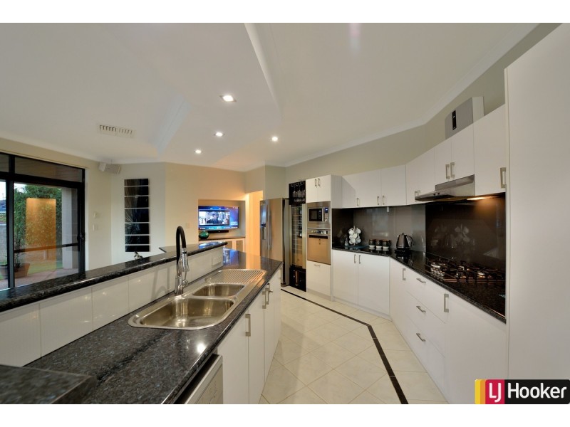 48 Cambria Island Retreat, Halls Head WA 6210