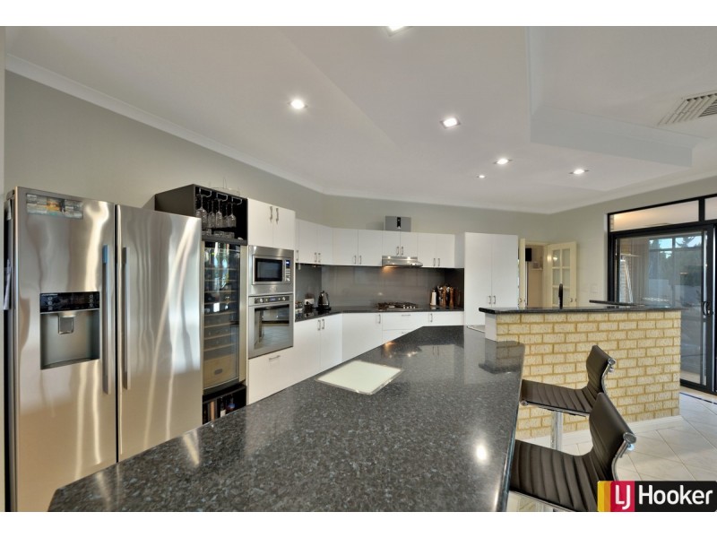 48 Cambria Island Retreat, Halls Head WA 6210