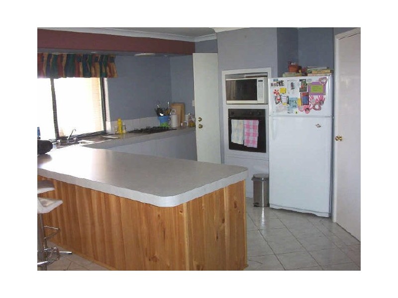 32 Floribunda Avenue, Halls Head WA 6210