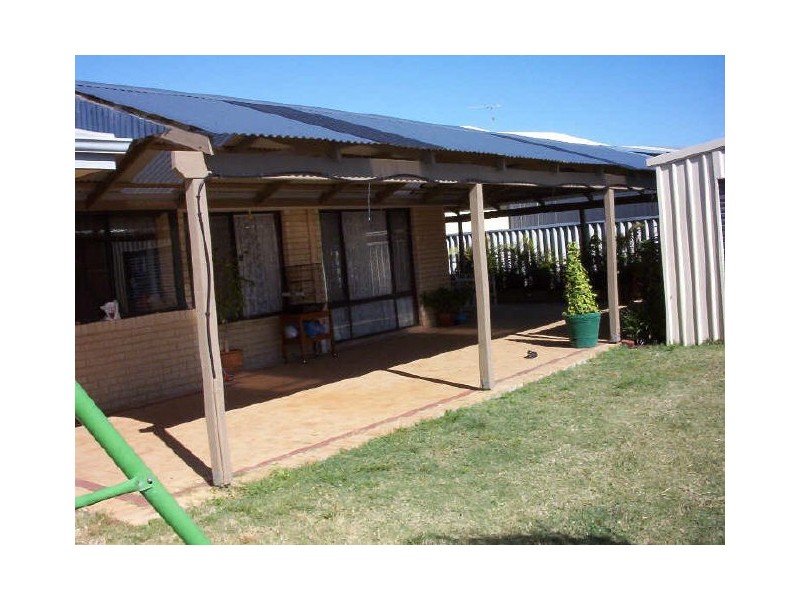 32 Floribunda Avenue, Halls Head WA 6210