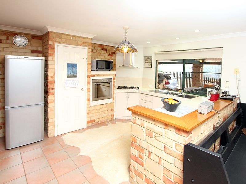 9 Wintersweet Place, Halls Head WA 6210