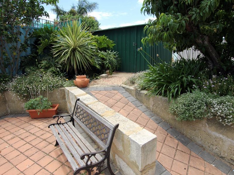 9 Wintersweet Place, Halls Head WA 6210