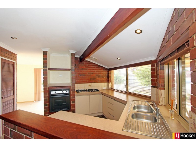 2 Hickory Court, Halls Head WA 6210