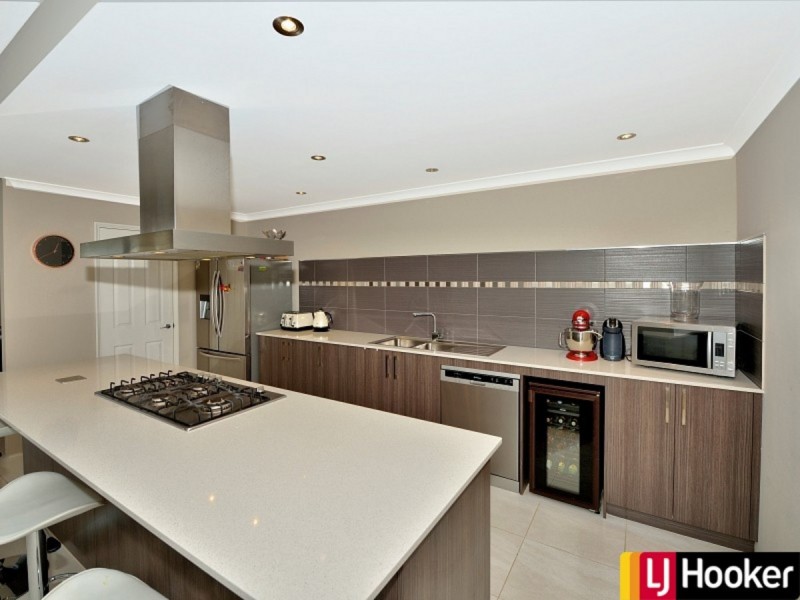 28 Broadmoor Loop, Meadow Springs WA 6210