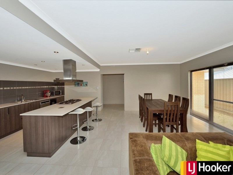 28 Broadmoor Loop, Meadow Springs WA 6210