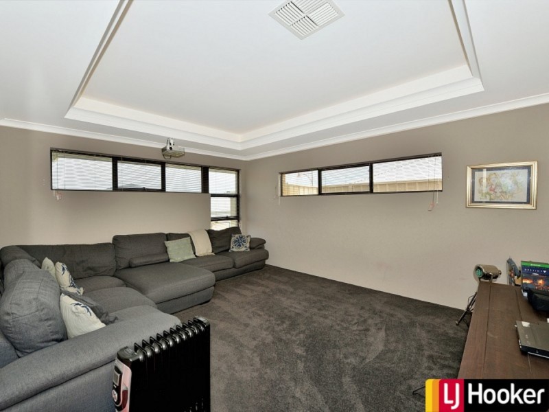 28 Broadmoor Loop, Meadow Springs WA 6210