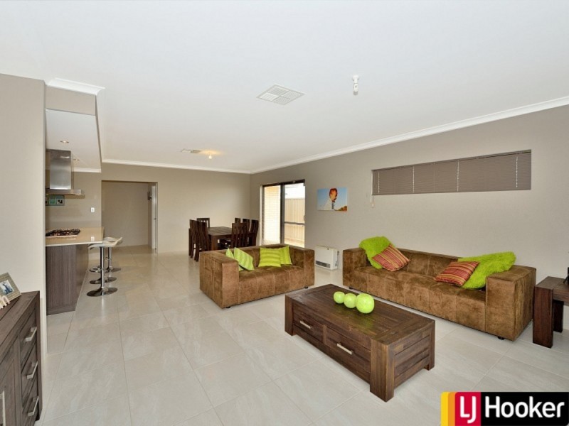 28 Broadmoor Loop, Meadow Springs WA 6210