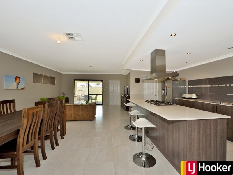 28 Broadmoor Loop, Meadow Springs WA 6210